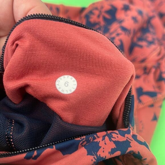 Lululemon size 6 Capris 23” - Picture 2 of 4